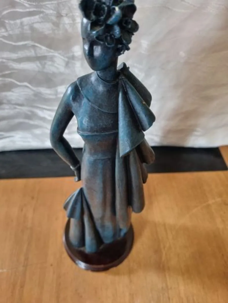 Art deco style large statue of a woman - Image 4