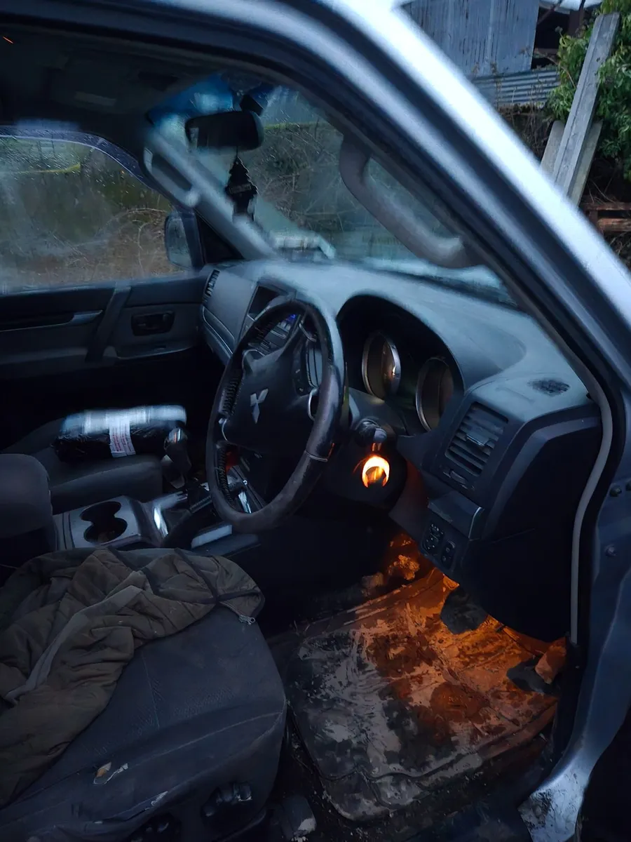 Mitsubishi pajero 3.2 - Image 2