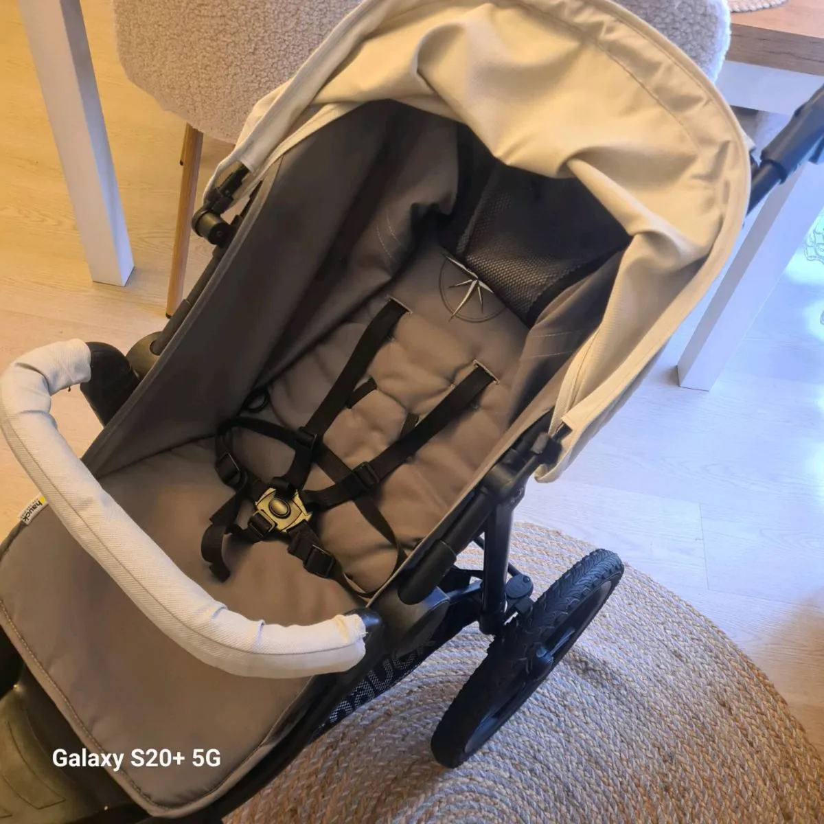 Hauck 3 wheel buggy + sleeping bag and holder . - Image 1