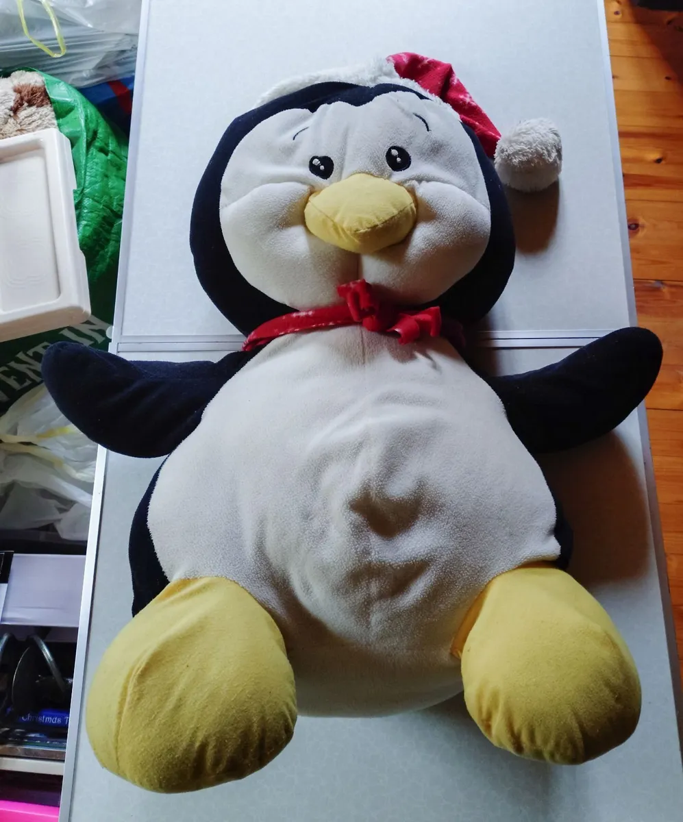 Large Soft Toy Penguin With Santa Hat (used). - Image 4