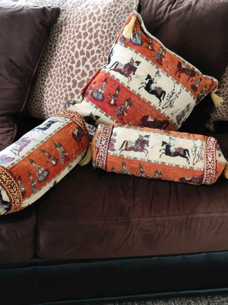 Beautiful unusual cushions , like new - Image 3