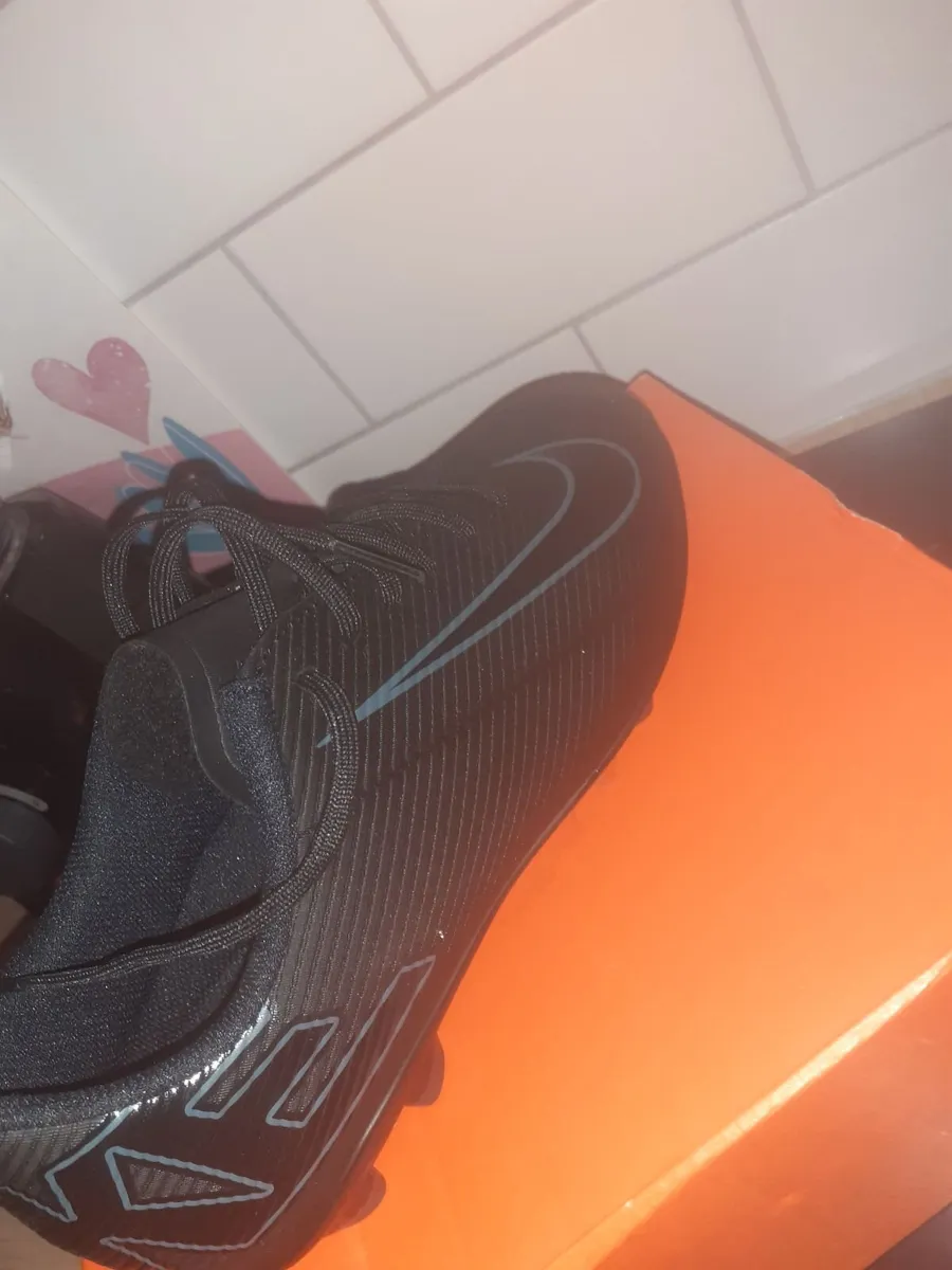 Football boots - Image 1