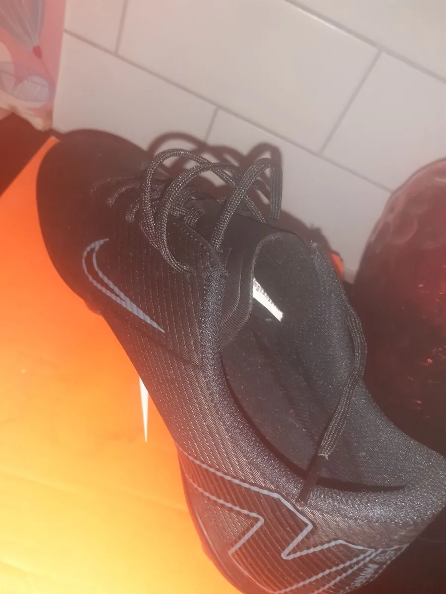 Football boots - Image 2