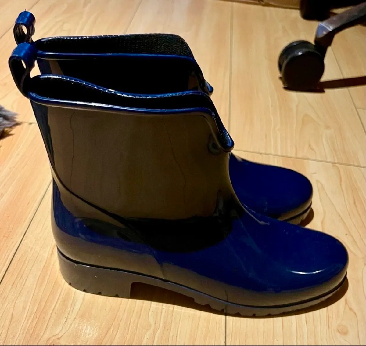 rain boots. - Image 4