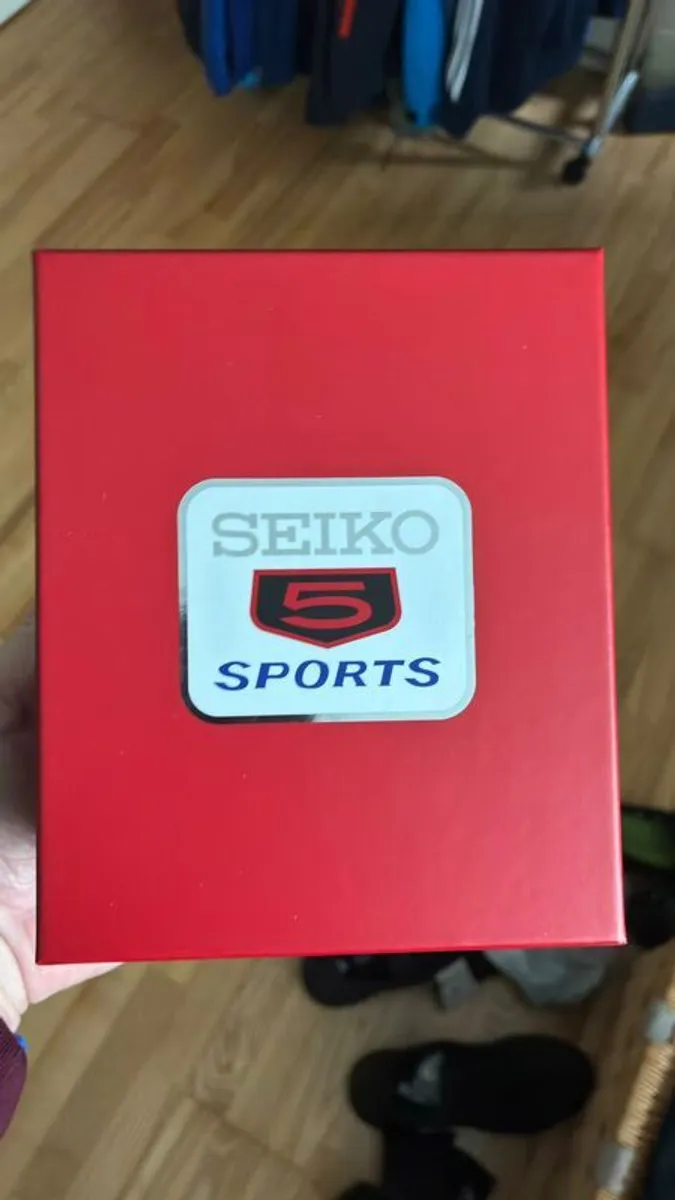 Seiko 5 Sports Pepper Black Limited Edition - Image 2