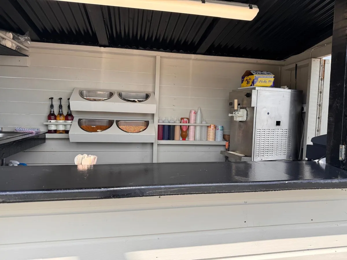 Mobile catering coffee & ice cream trailer - Image 4