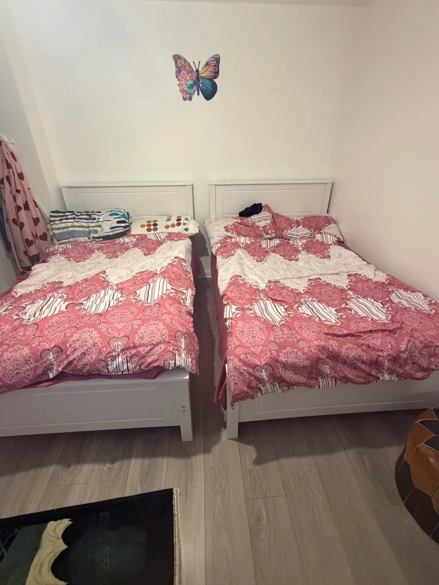 Small double bed - Image 1