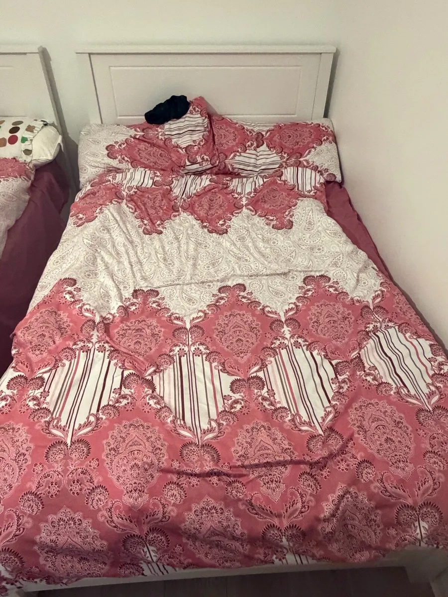 Small double bed - Image 3