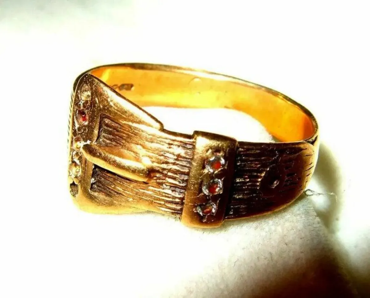 Vintage 9ct Gold/Diamond Buckle Ring - Image 4