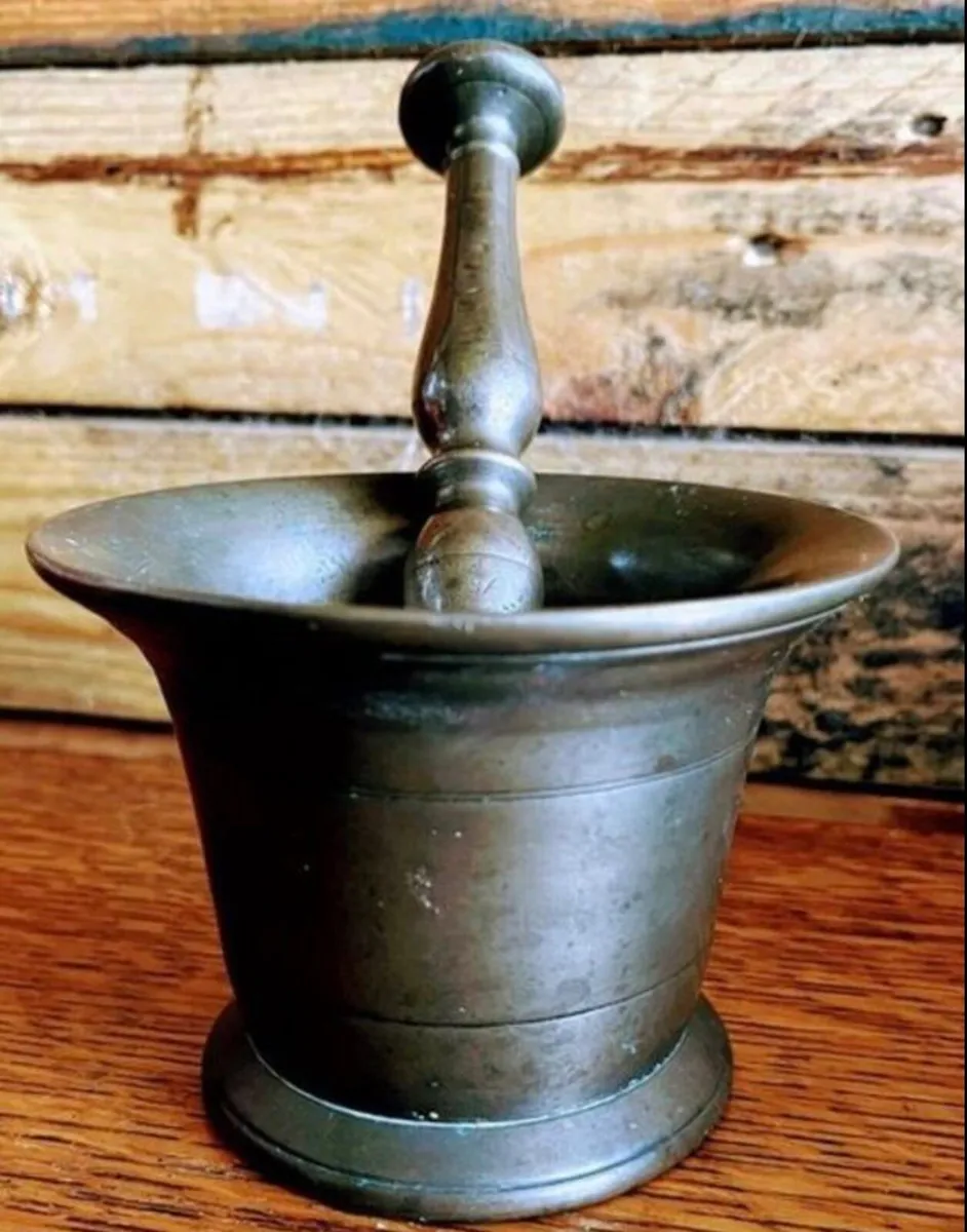 18th Century bronze pestle and mortar - Image 1