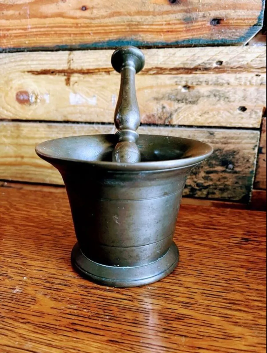 18th Century bronze pestle and mortar - Image 2