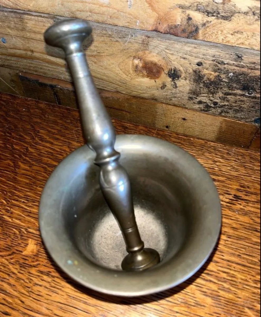 18th Century bronze pestle and mortar - Image 4