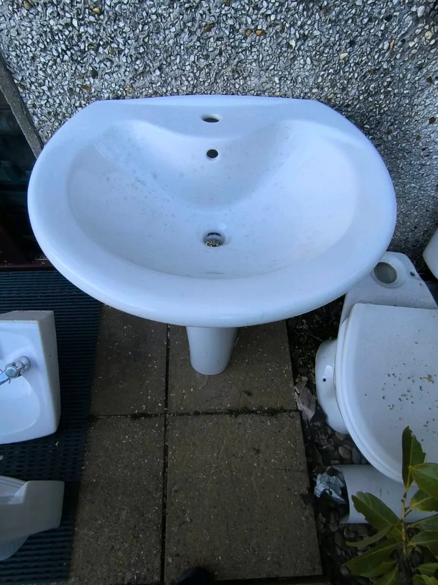 Toilet equipment - Image 2