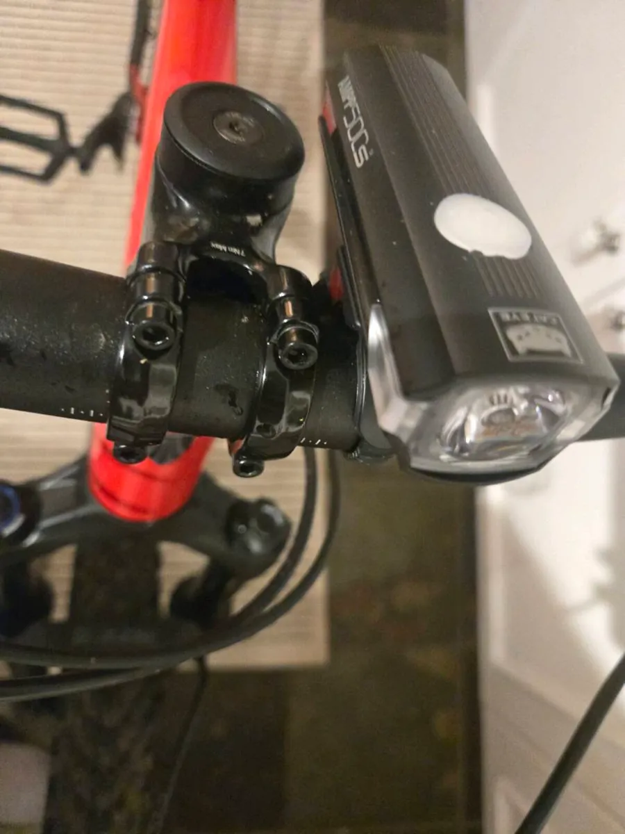 New Red Trek Marlin 6 (med) and CatEye light set - Image 3