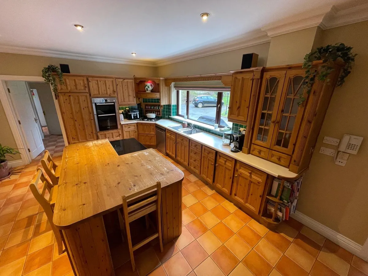 Kitchen units  + Utility units + Appliances - Image 1