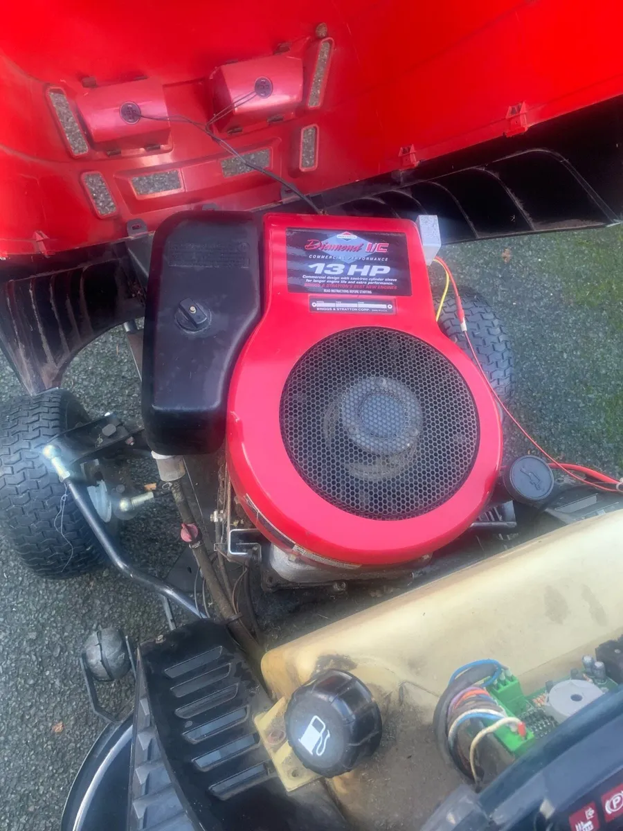 Castlegarden twin cut mower - Image 4