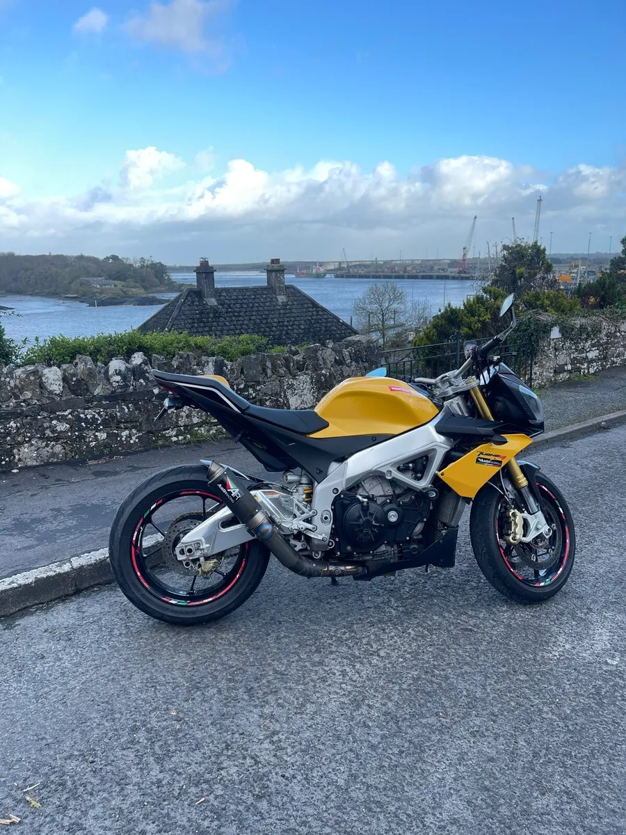 Aprilia Tuono V4 2012 - Image 2