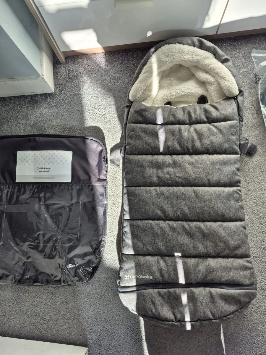 Uppa Baby Vista V2 Travel System - Image 4