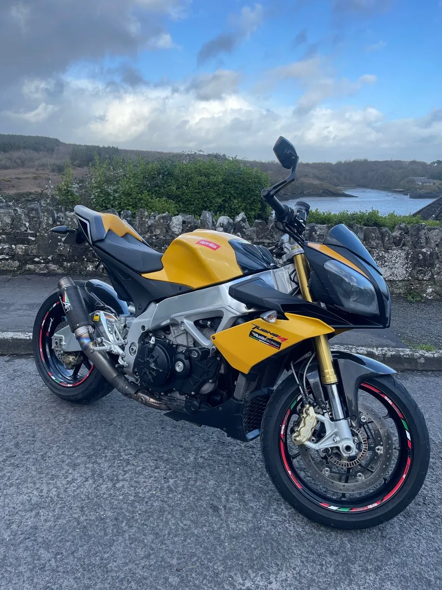 Aprilia Tuono V4 2012 - Image 1