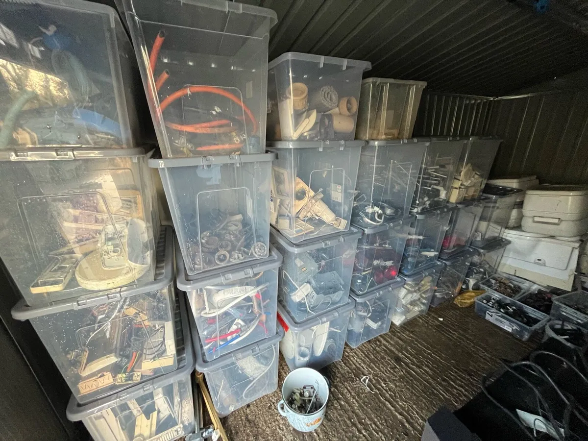 Caravan parts, windows and panels - Image 2