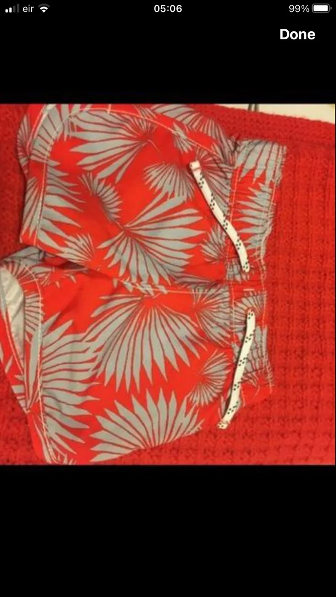 Boys new gap shorts 3/6 mths €3 - Image 1