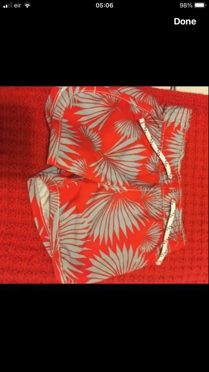 Boys new gap shorts 3/6 mths €3 - Image 2