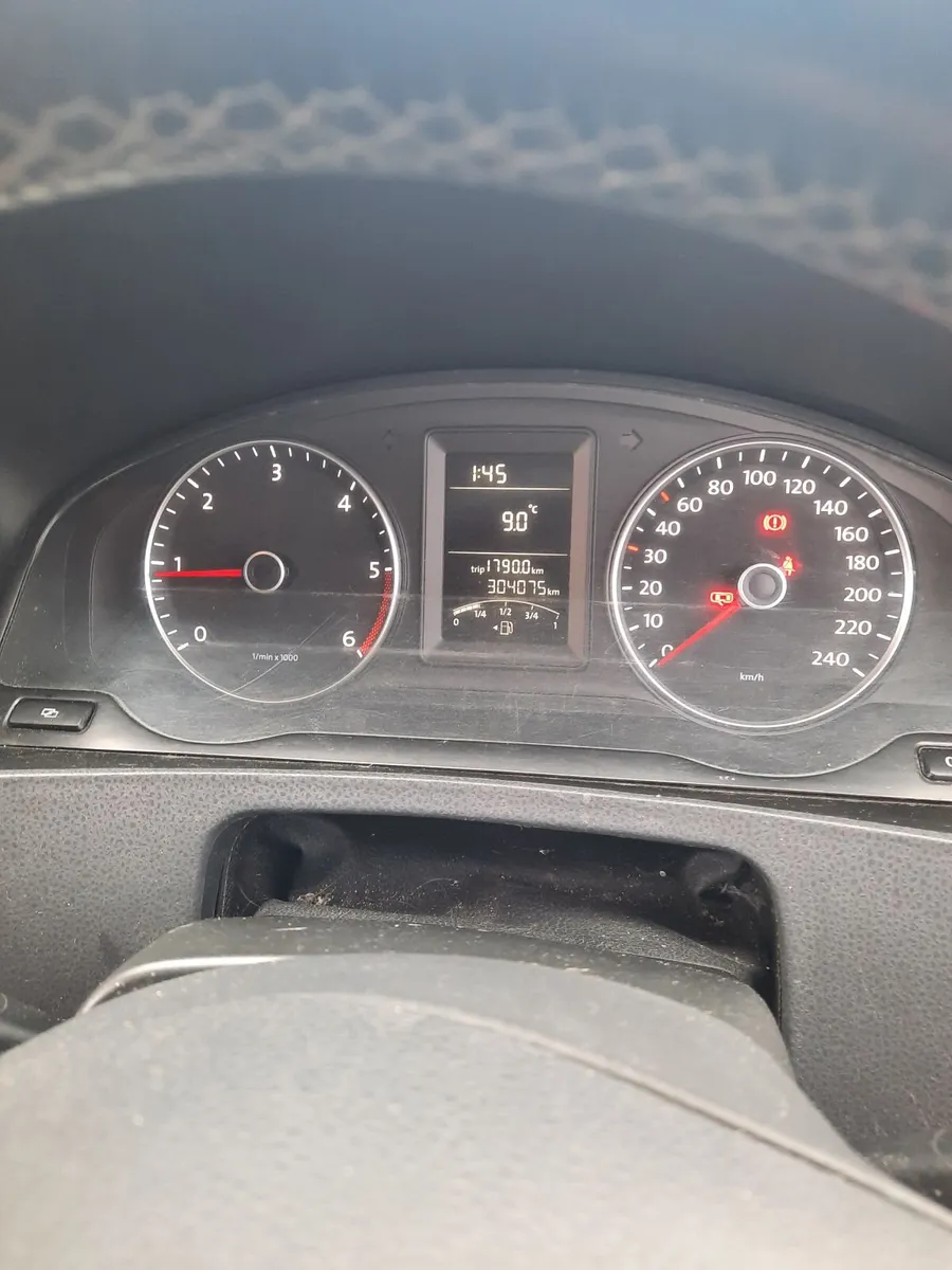 Volkswagen Transporter 2010 - Image 2