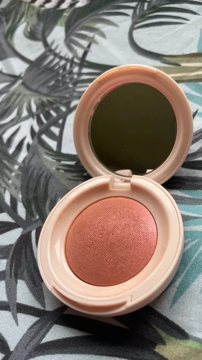 Womens blusher - Image 1