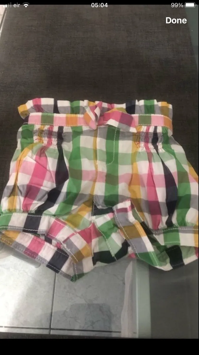 Girls BNWT gap shorts 3/6 mths €5 - Image 2