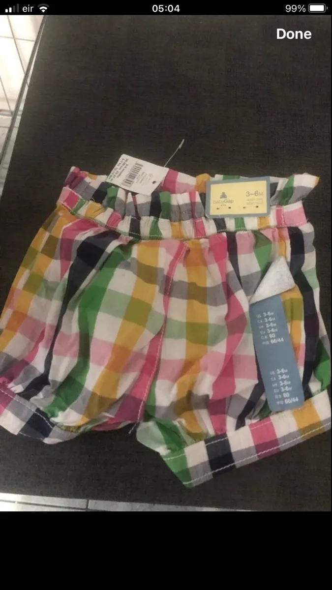 Girls BNWT gap shorts 3/6 mths €5 - Image 4