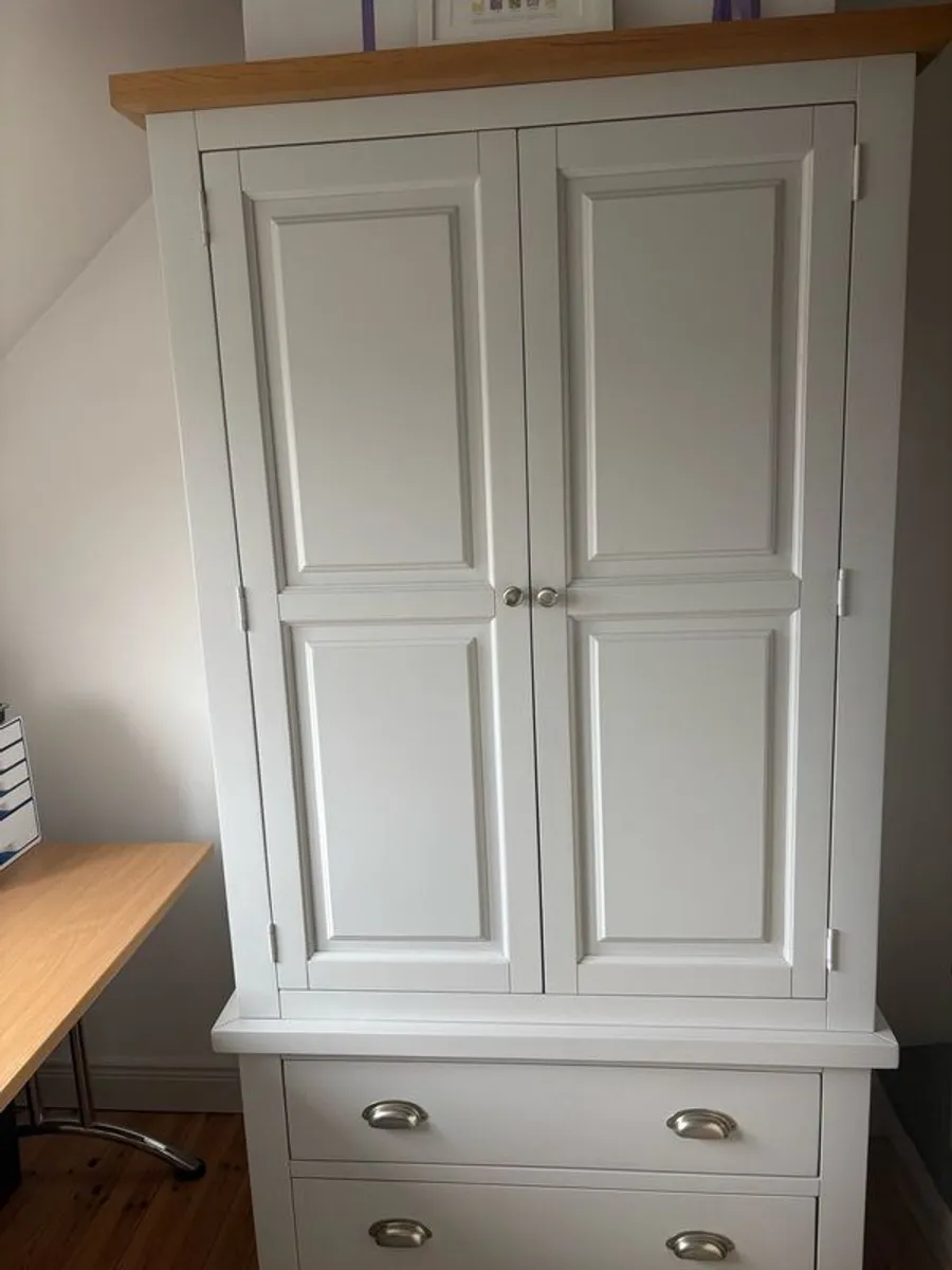 bedroom furniture 3 piece set - Image 1