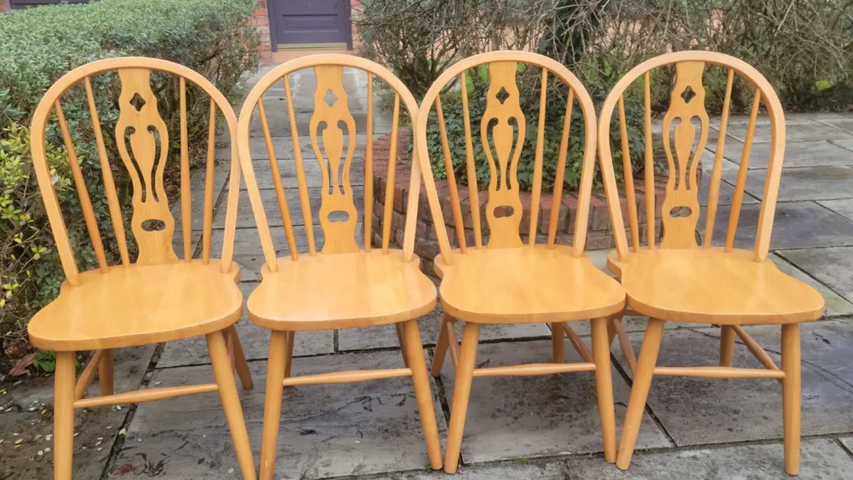 4 Windsor Style Dining Chairs - Image 1