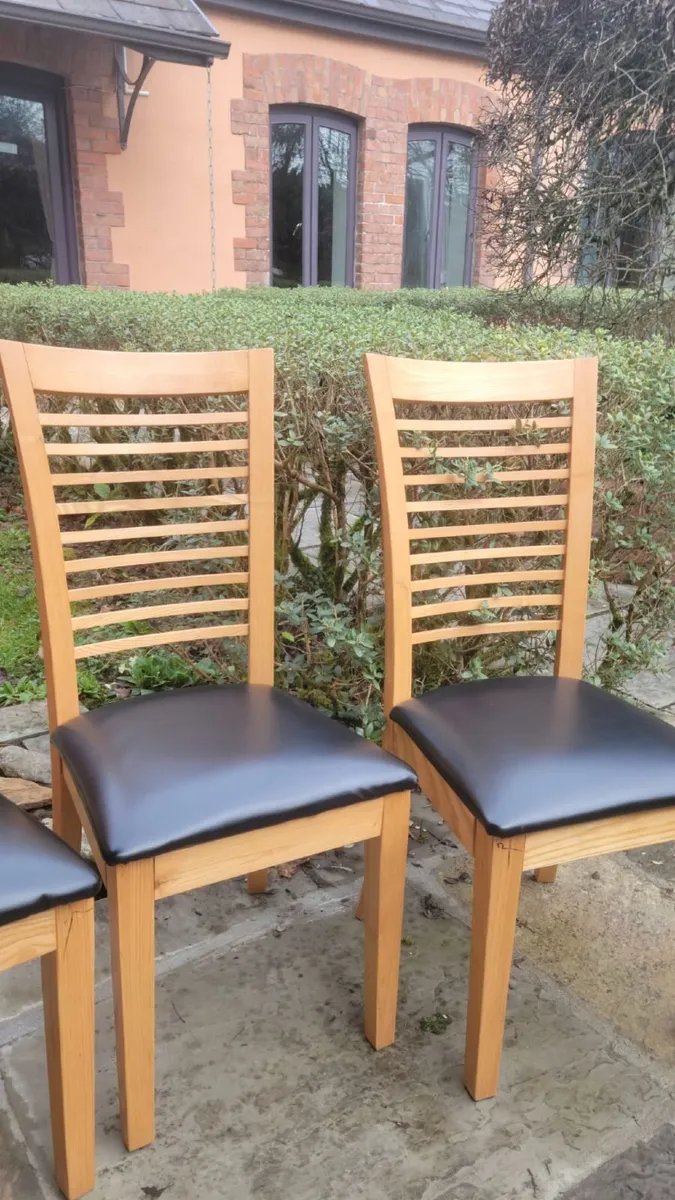 Four dining room chairs - Image 3