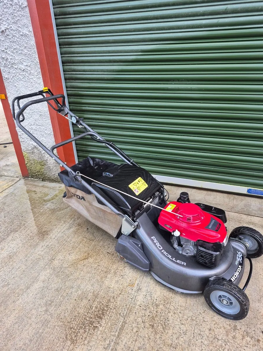 Lawnmower honda hrh536 roller - Image 1