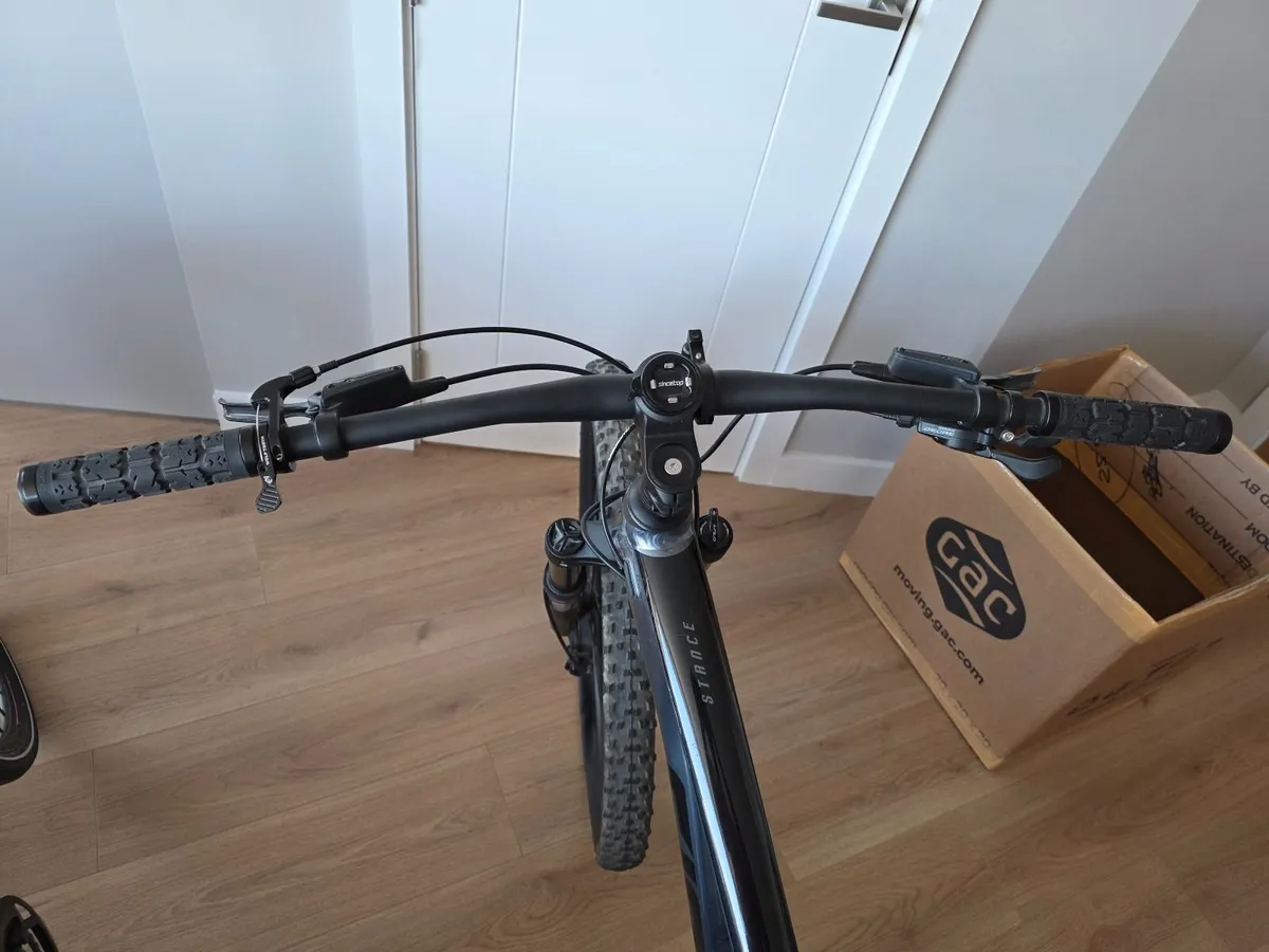 Giant Stance 2 - Image 3