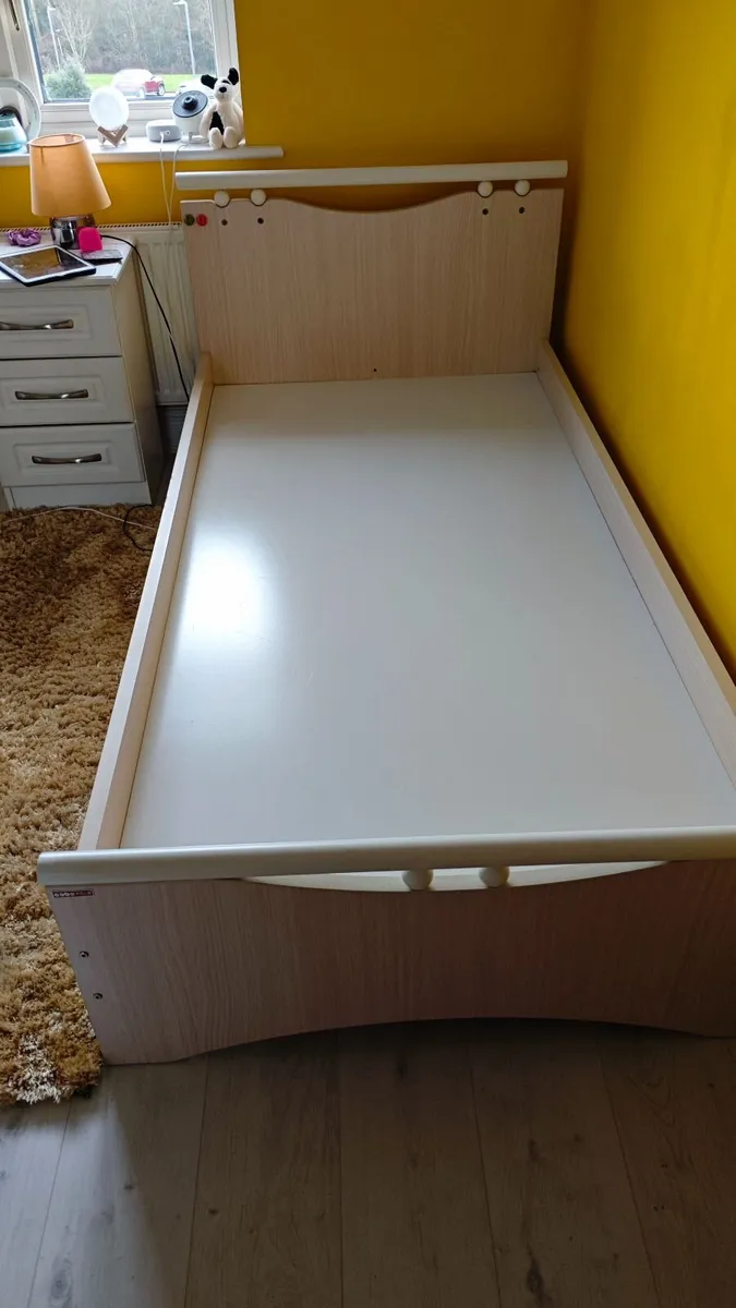 Bed with mattress - Image 2