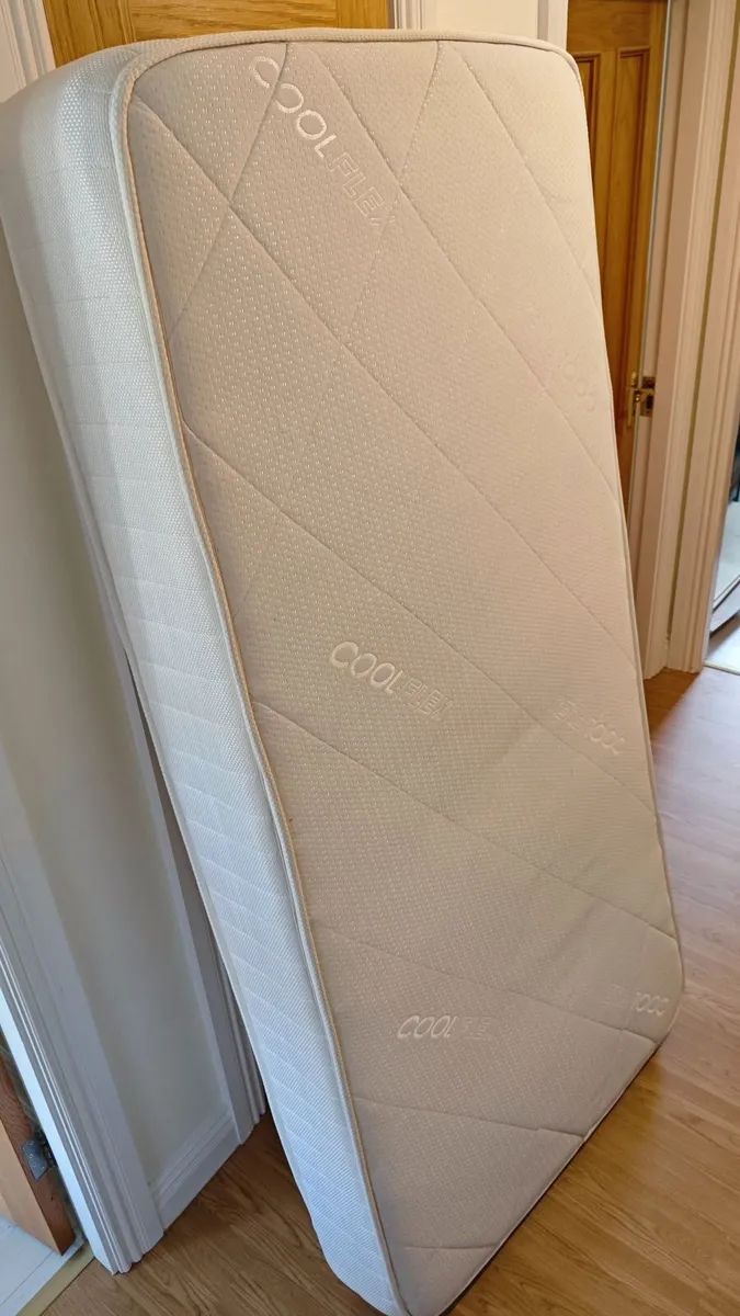 Bed with mattress - Image 3