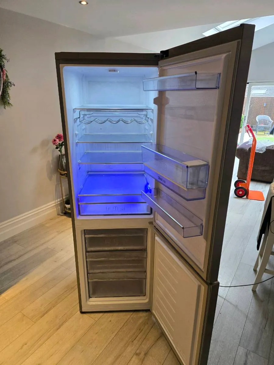 Beko fridge freezer - Image 2