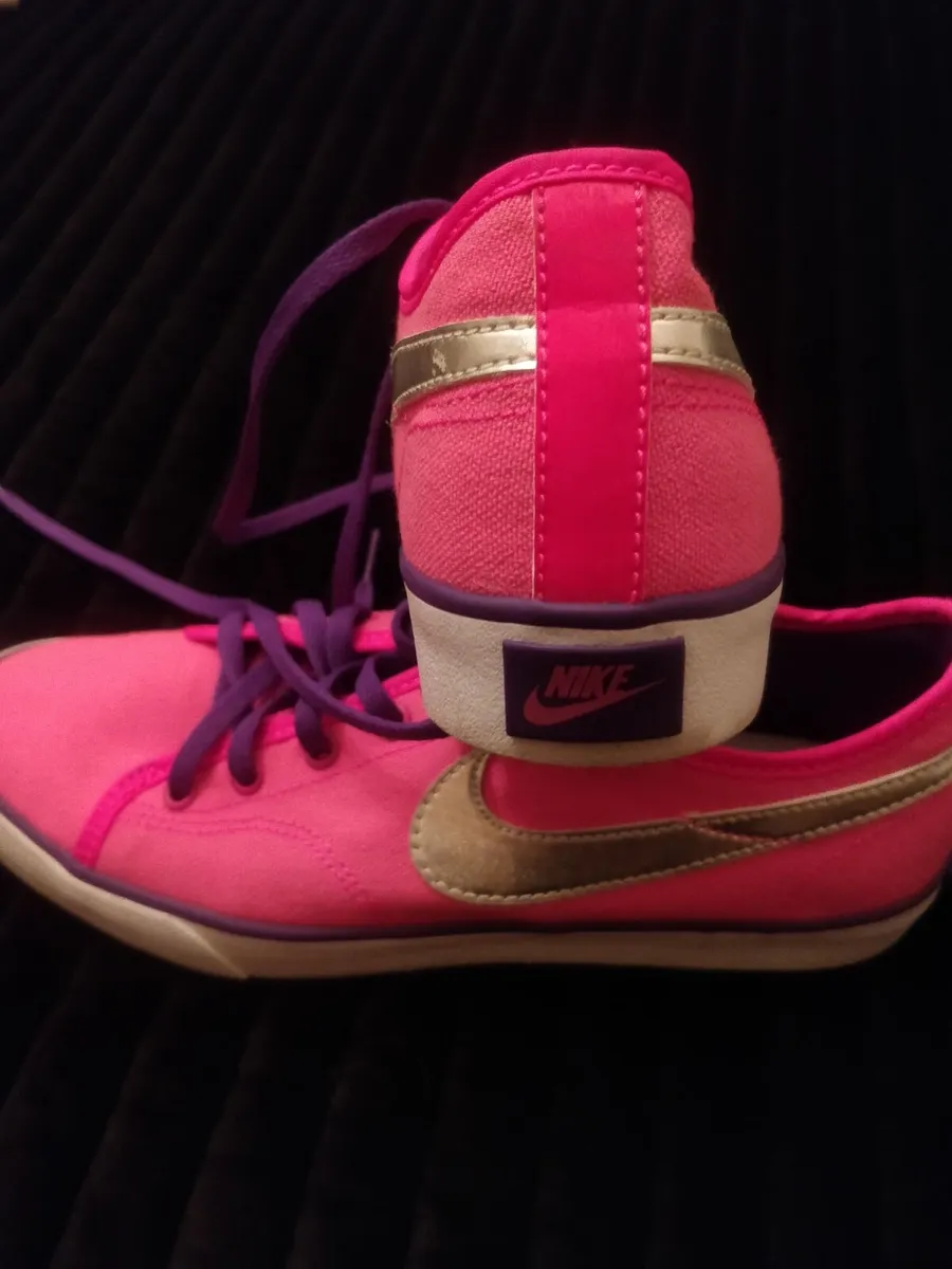 Nike Canvas trainers 5uk New - Image 3