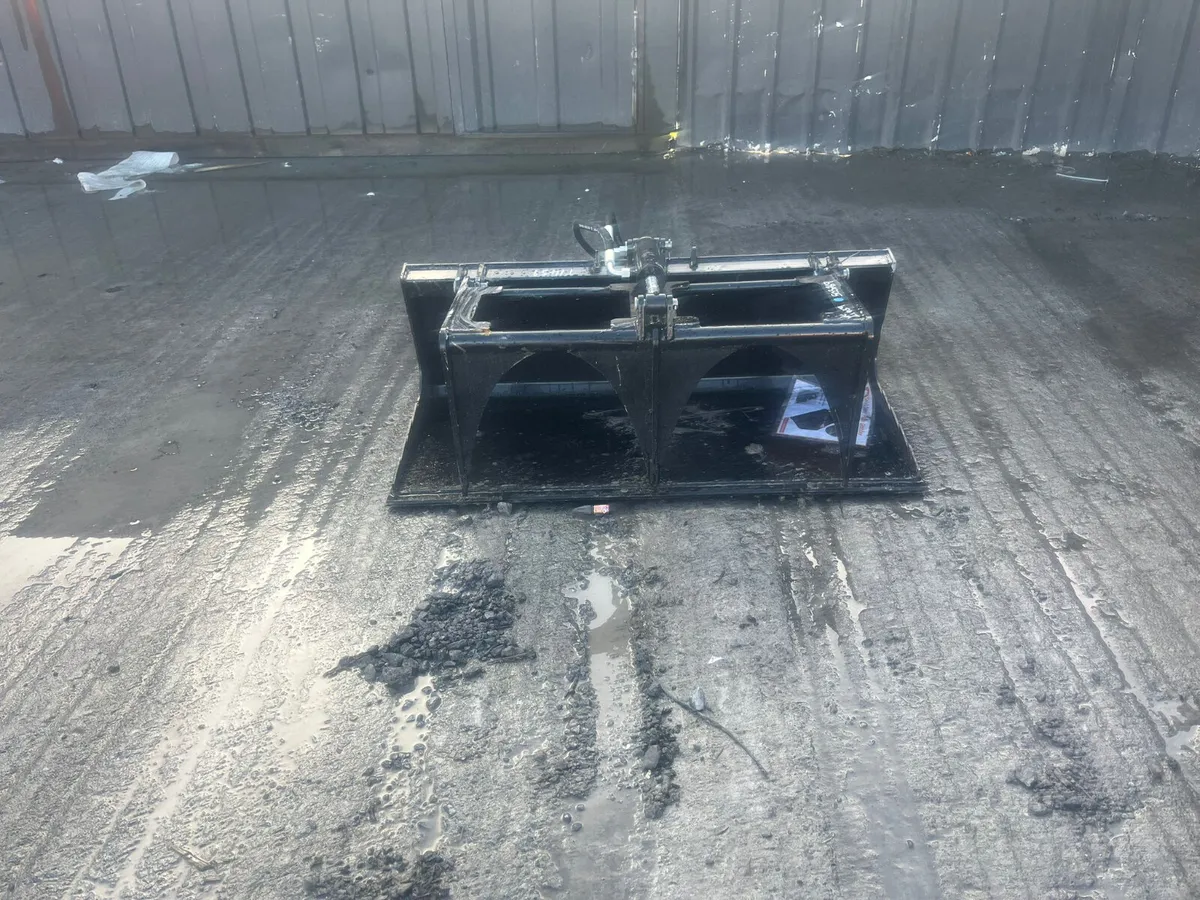 Captok Hydraulic Muck Grab to suit Mini Skid Steer - Image 2