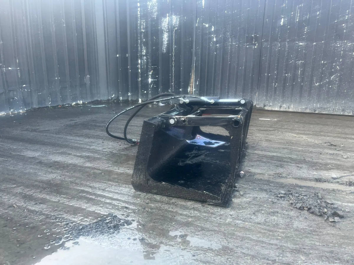 Captok Hydraulic Muck Grab to suit Mini Skid Steer - Image 1