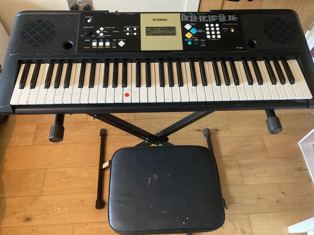 Yamaha piano keyboard - Image 3