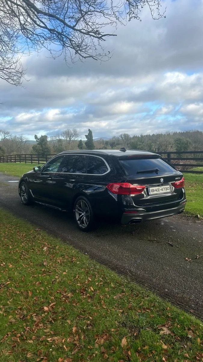 BMW 5 Series Touring - Image 2