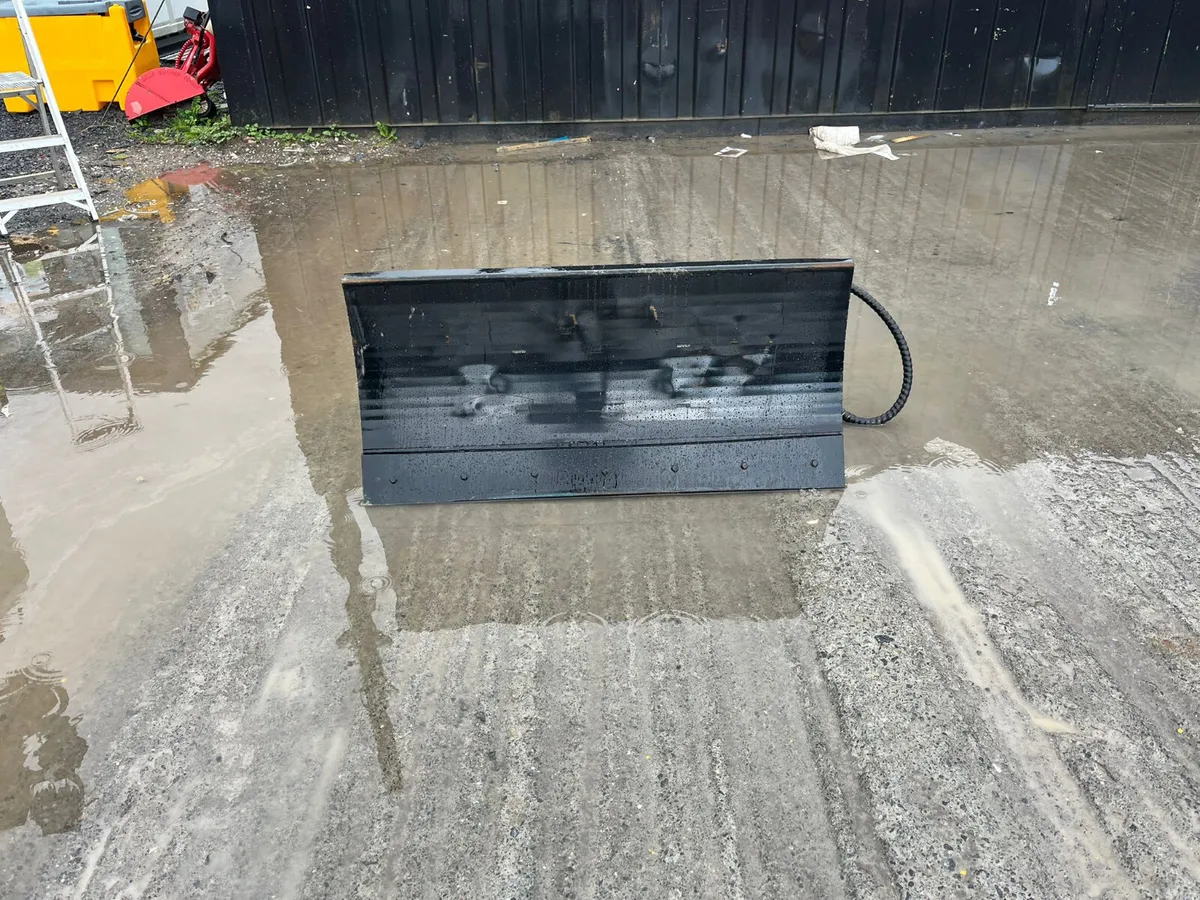 Captok Hydraulic Tilting Snow Shovel - Image 1