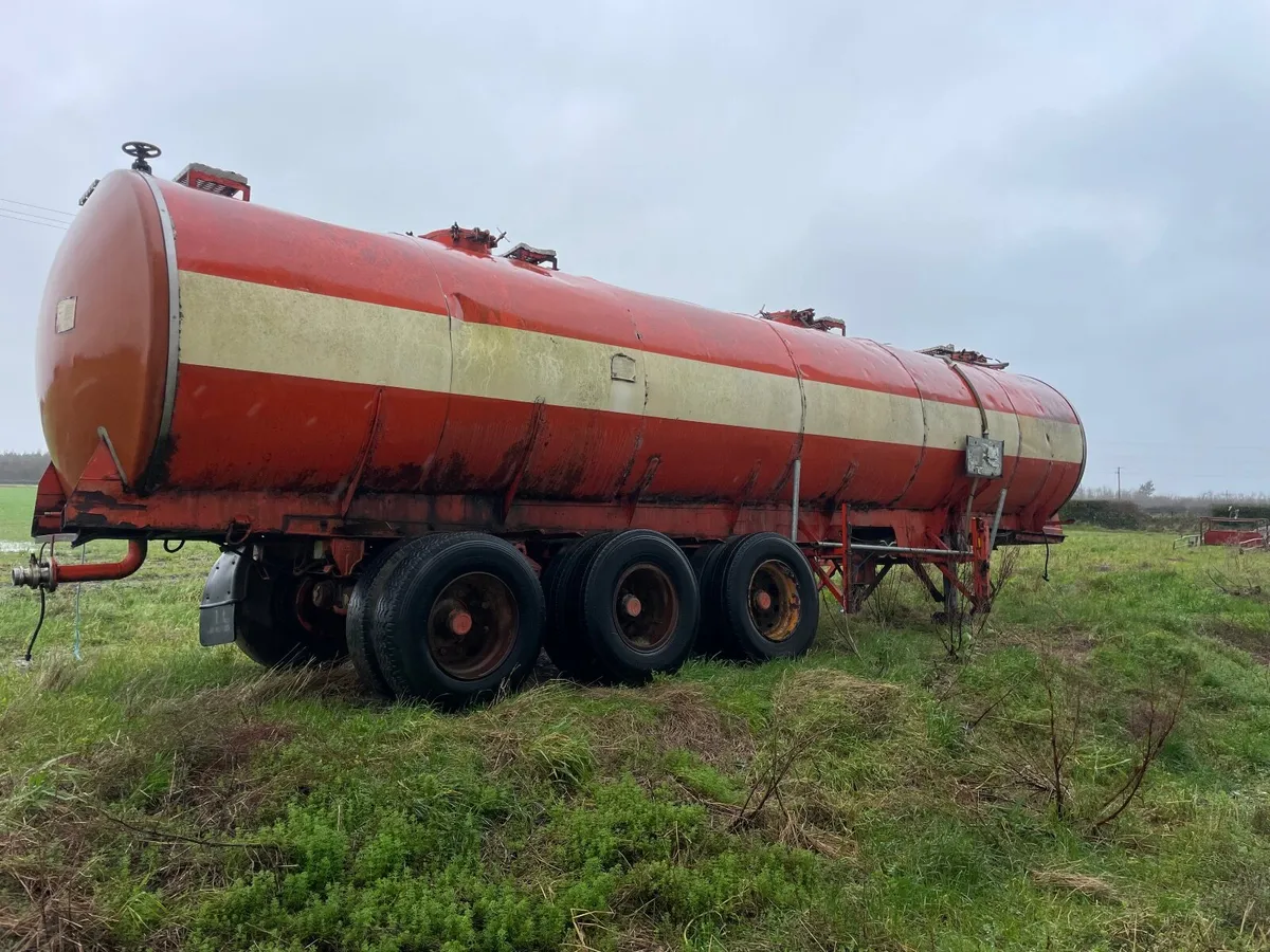 Water/fertiliser tanks - Image 3