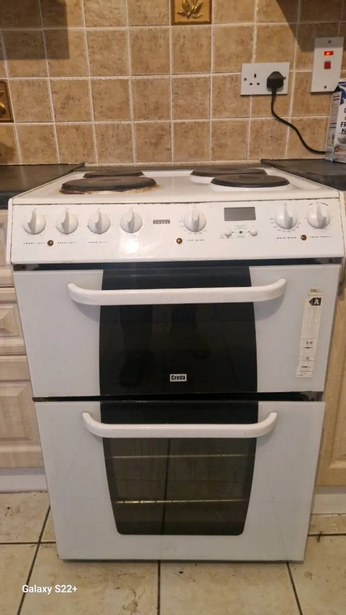 Cooker and oven - Image 1