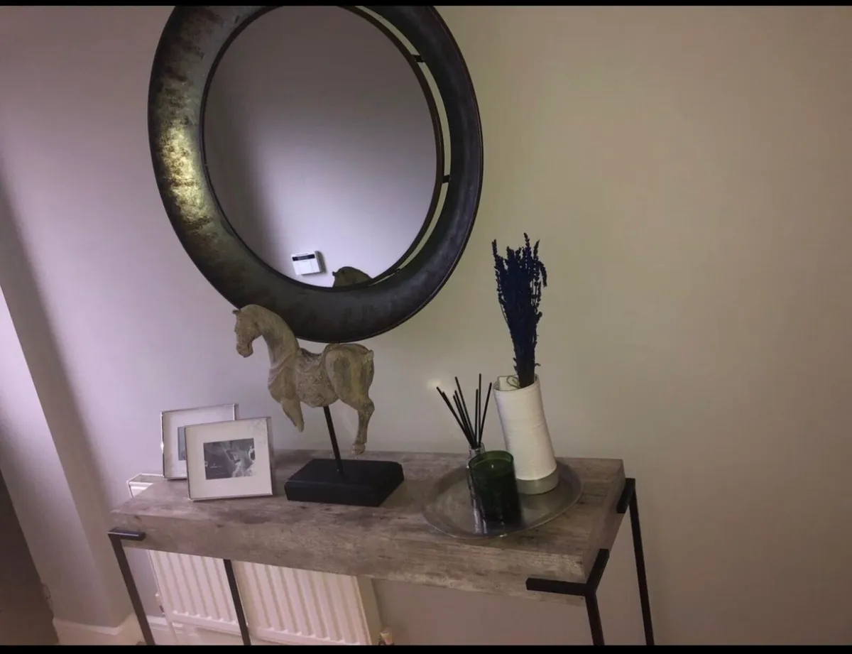 Console Table - Image 2