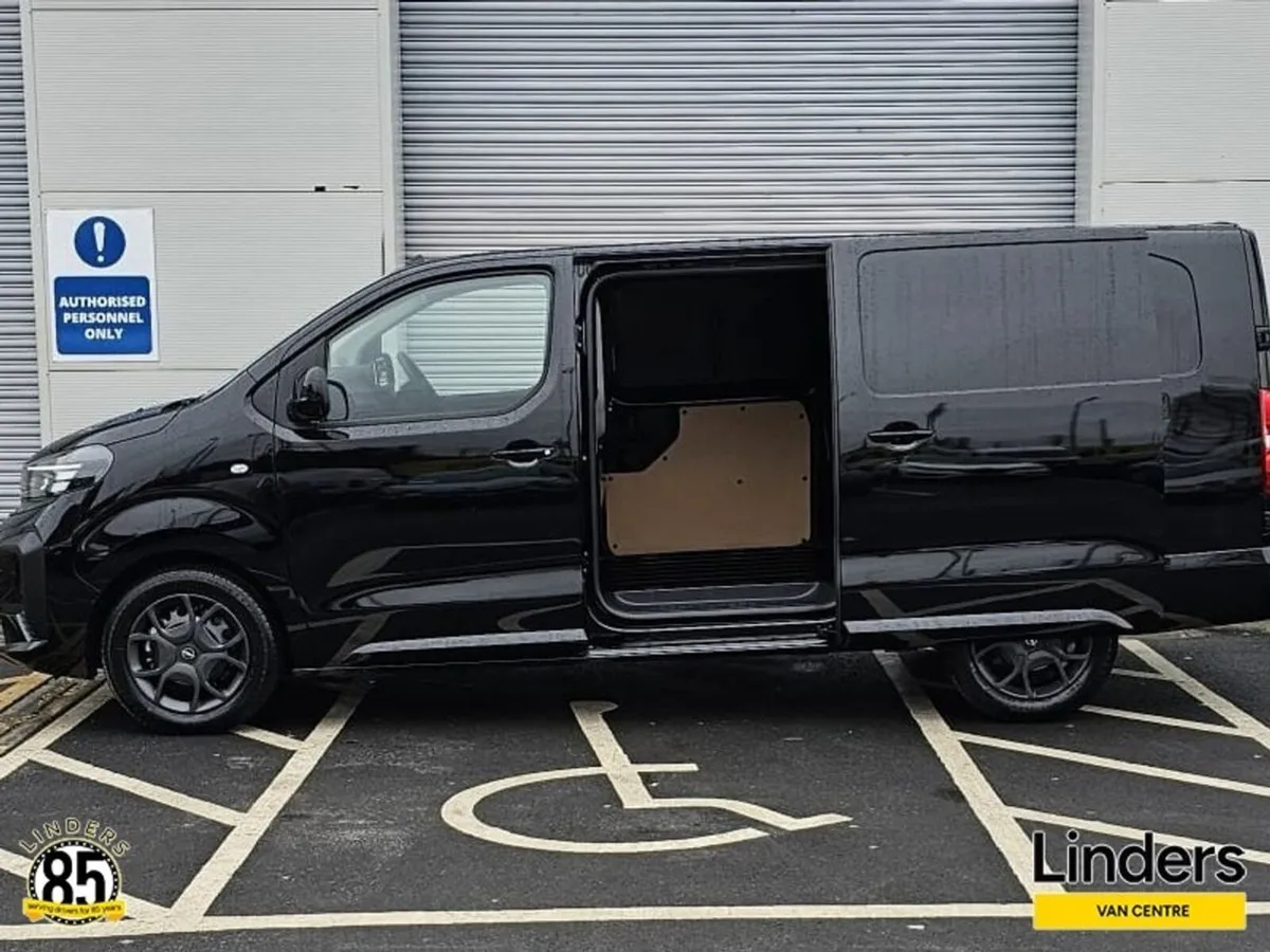Opel Vivaro SPORTIVE 2.2 180BHP AUTO - Image 3
