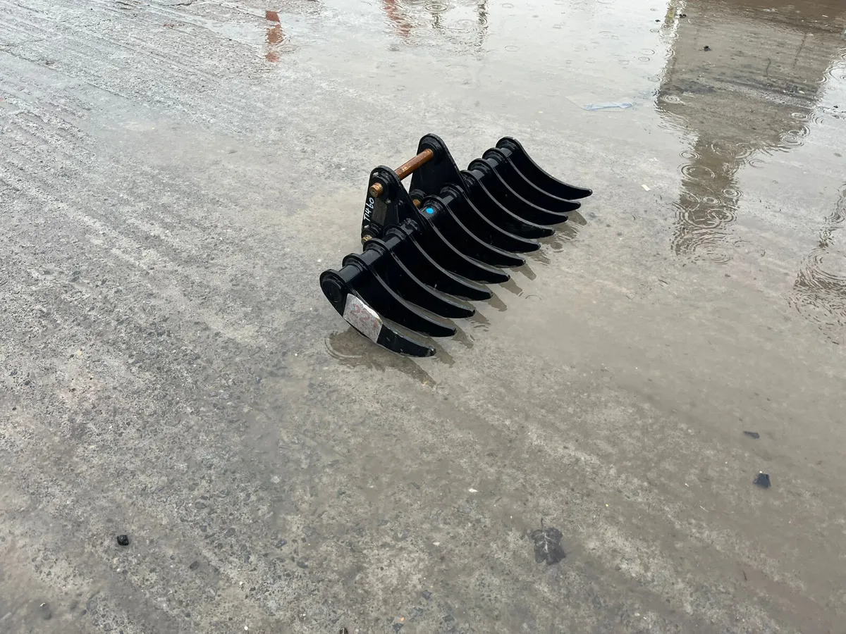 32” Excavator Rake – 30mm Pins – Digger Attachment - Image 1