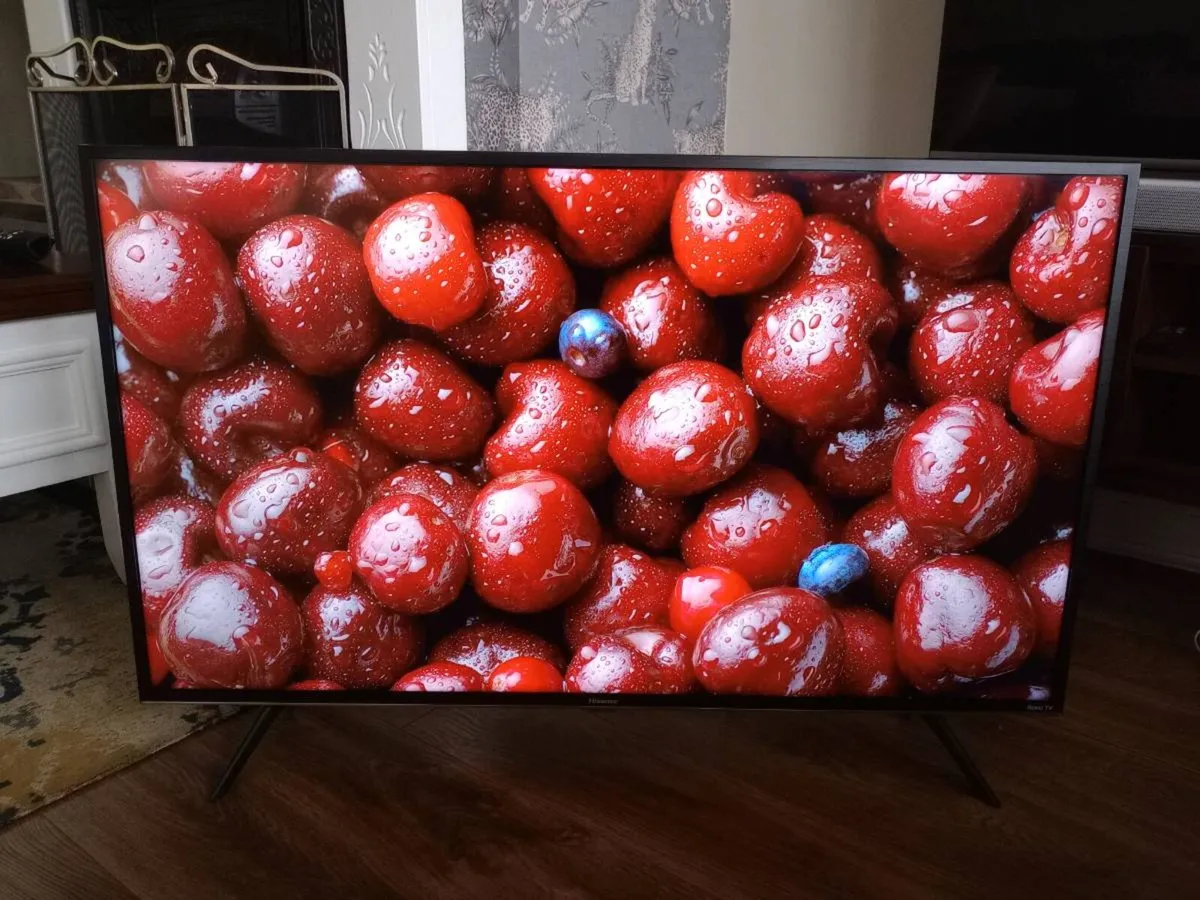 Hisense 43" Roku UHD SMART TV 43R6090G5 - Image 4